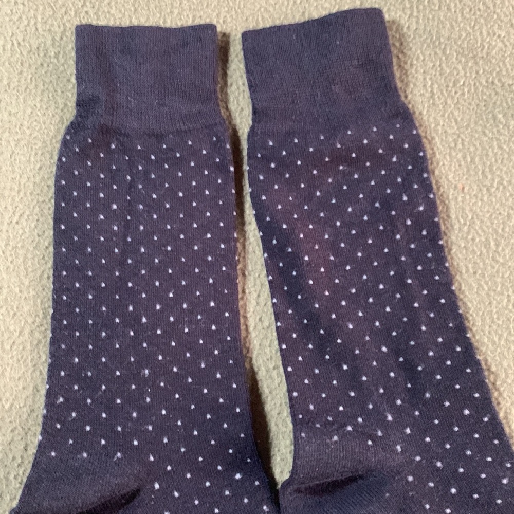 Lot of 5 Men’s dress socks. 2 brown 1 black Dockers, 1gray Gold Toe, 1 black - Picture 9 of 16